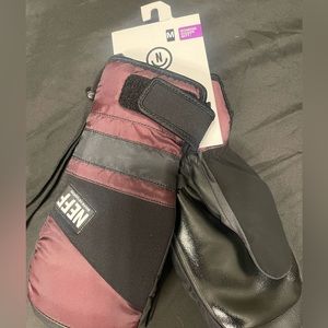 Neff women’s cold mittens